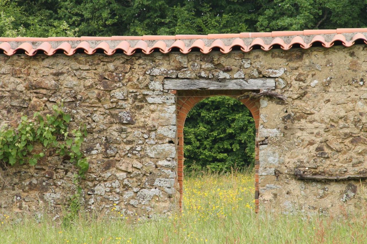 Domaine Des Roches Blanches Le Pin (Deux-Sevres) Exterior foto
